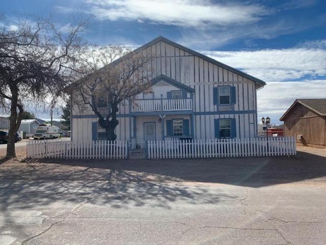 Tombstone Bordello Bed & Breakfast Bed & Breakfast Exterior photo